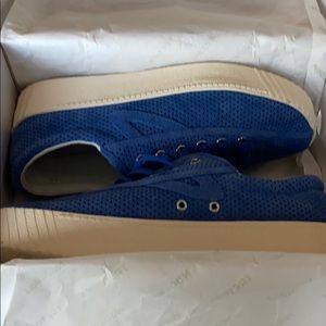 Tretorn royal blue suede tennis shoes size 7.5